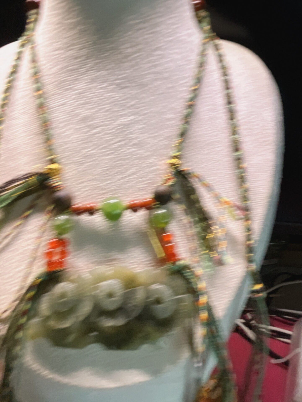 Collier pendentif fleur sculptée en jade de Xiuyan naturel