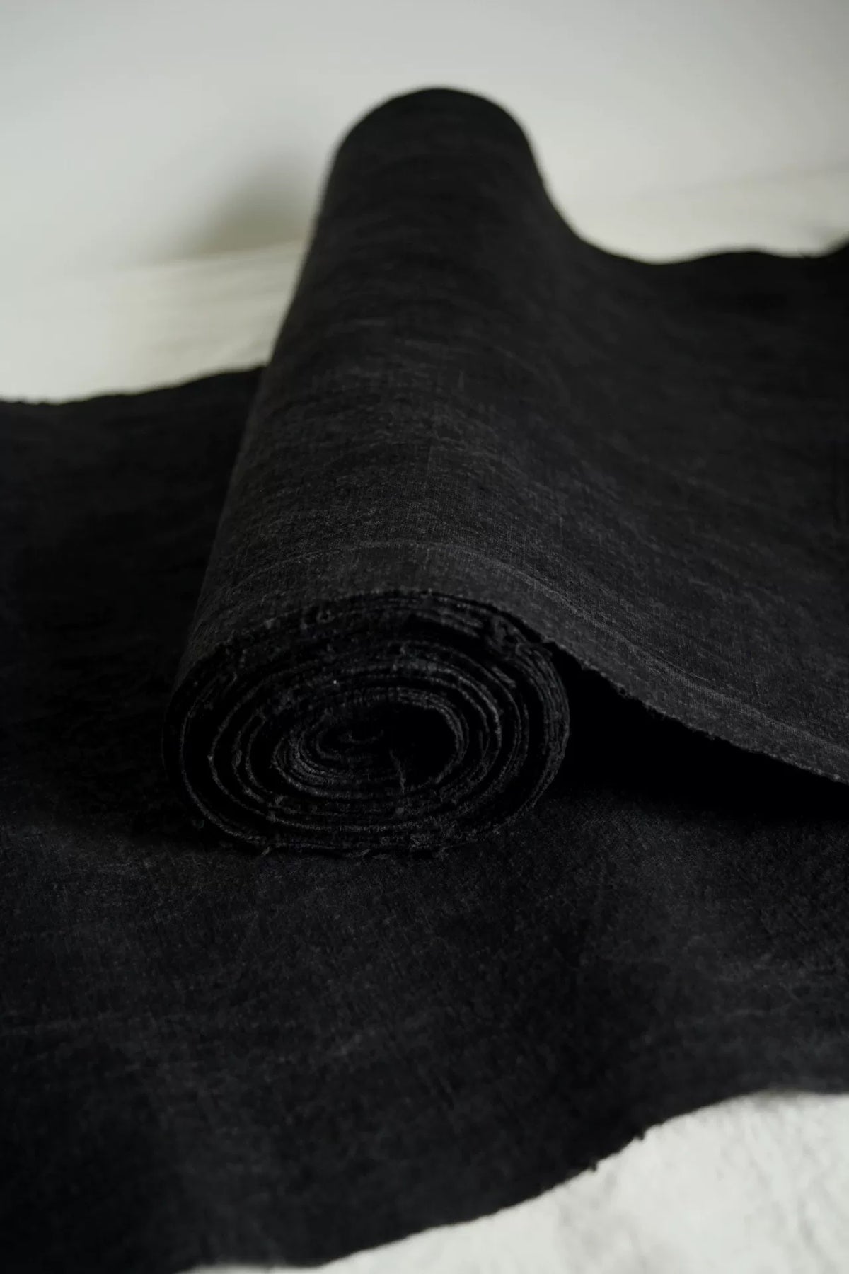 Tecido de Algodão Preto Tingido Botanicamente à Mão