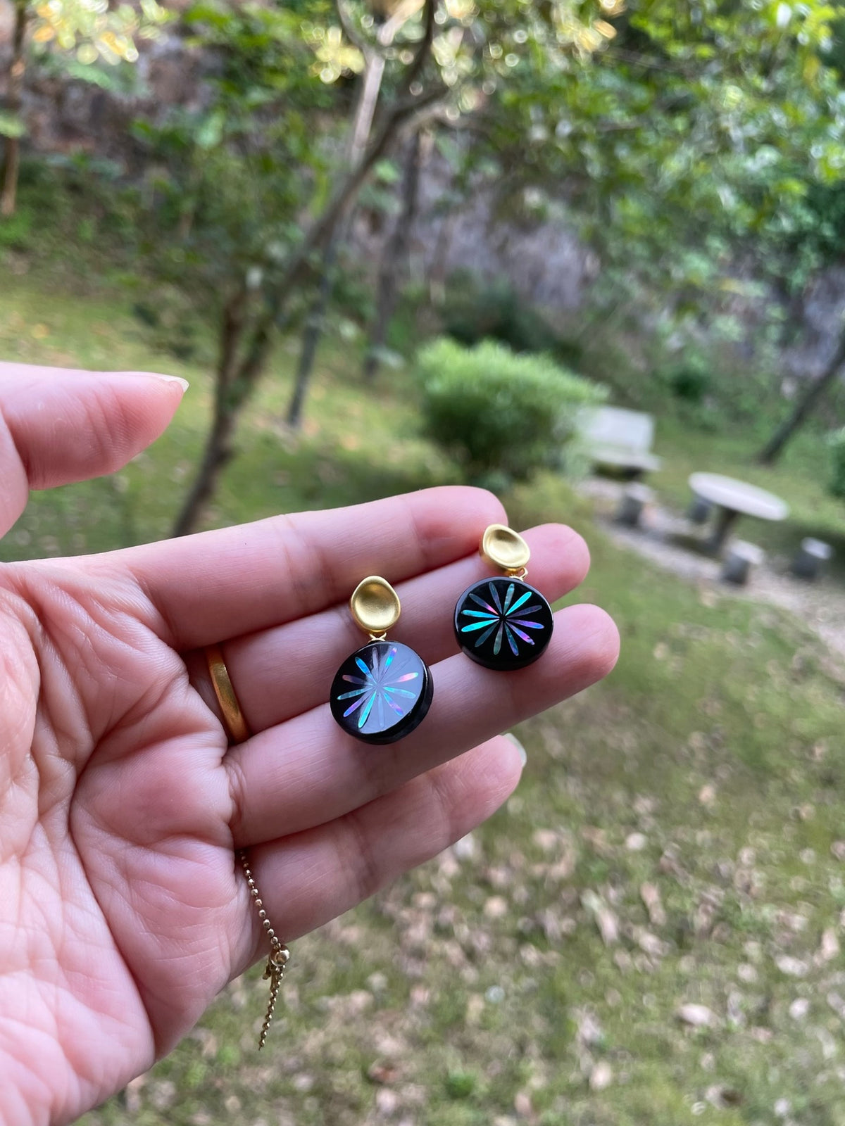 黒漆 貝殻象嵌 ドロップピアス
