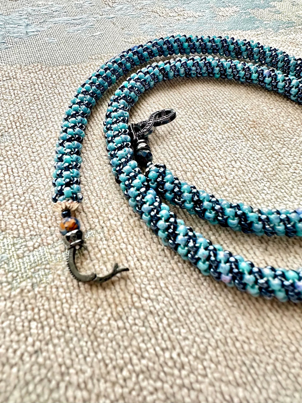 Collana Artigianale in Perline Blu Cordino Intreciato