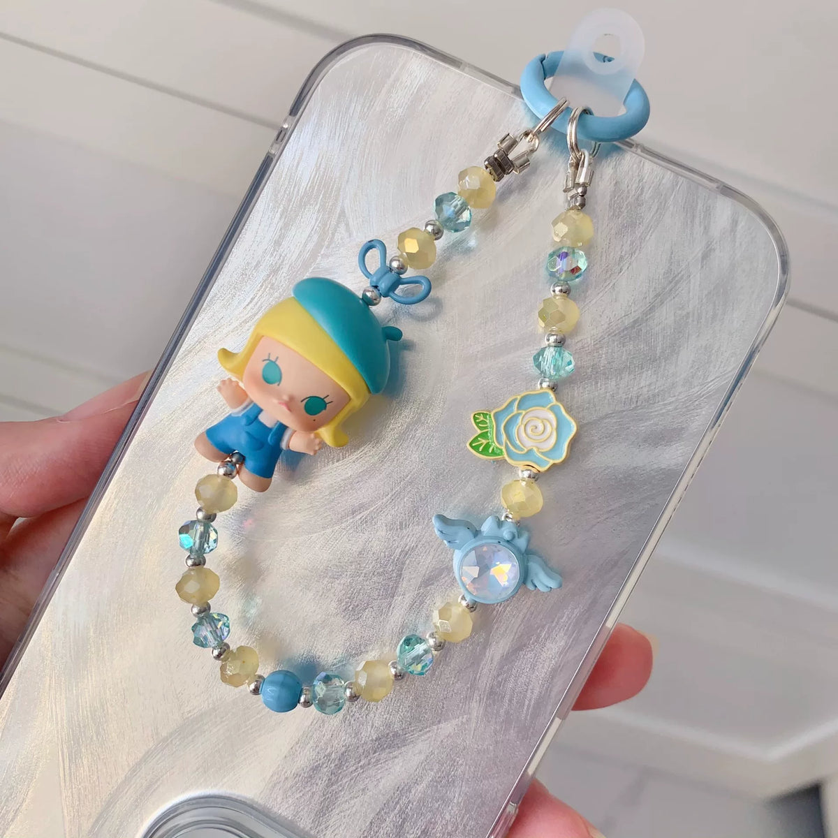 Porte-phonephone de perles avec figurine au chapeau bleu