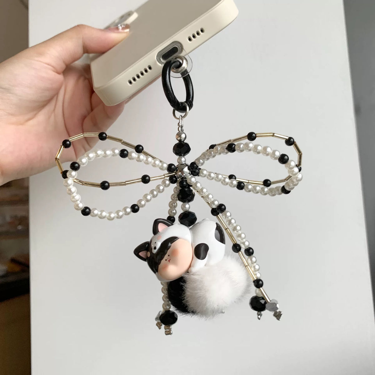 Bulldog charm met kralen stri