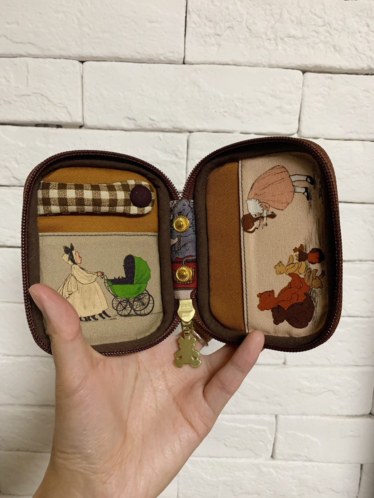 Illustrated Oxford Cloth Zippered Pouch