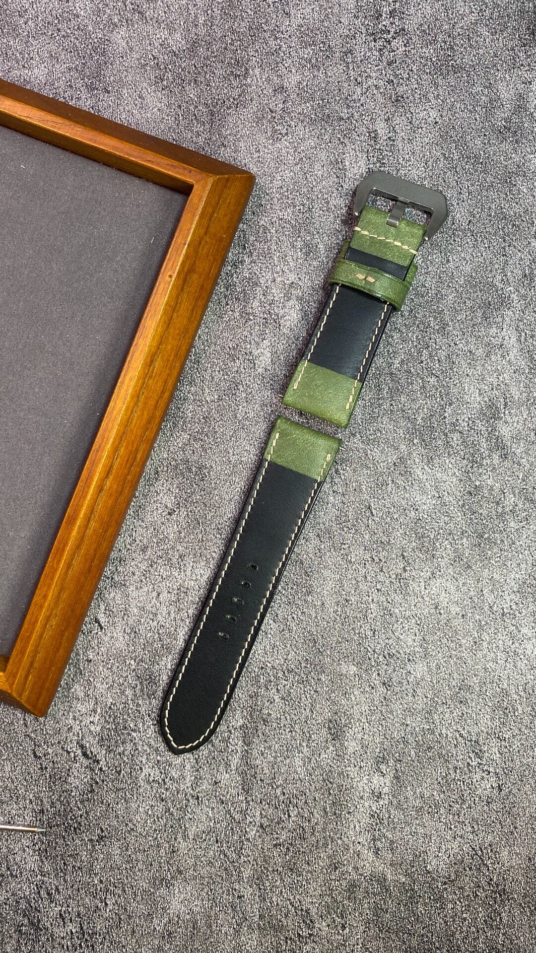 Watch Strap Half-Bulge PUEBLO Matte Green Leather