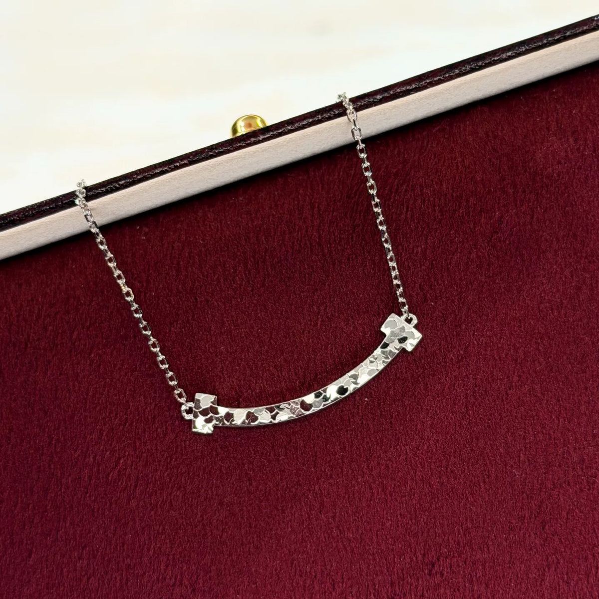 Halsband i S925 sterlingslv med smile bar