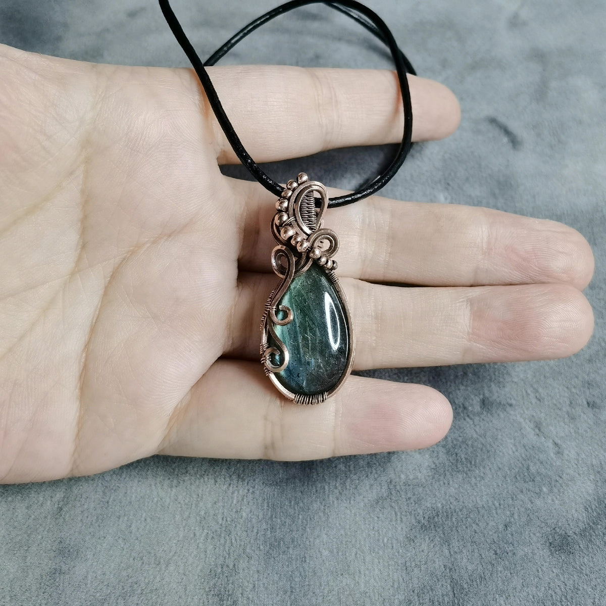ハンドメイド 銅ワイヤー ラブラドライト・ティアドロップ・ペンダント