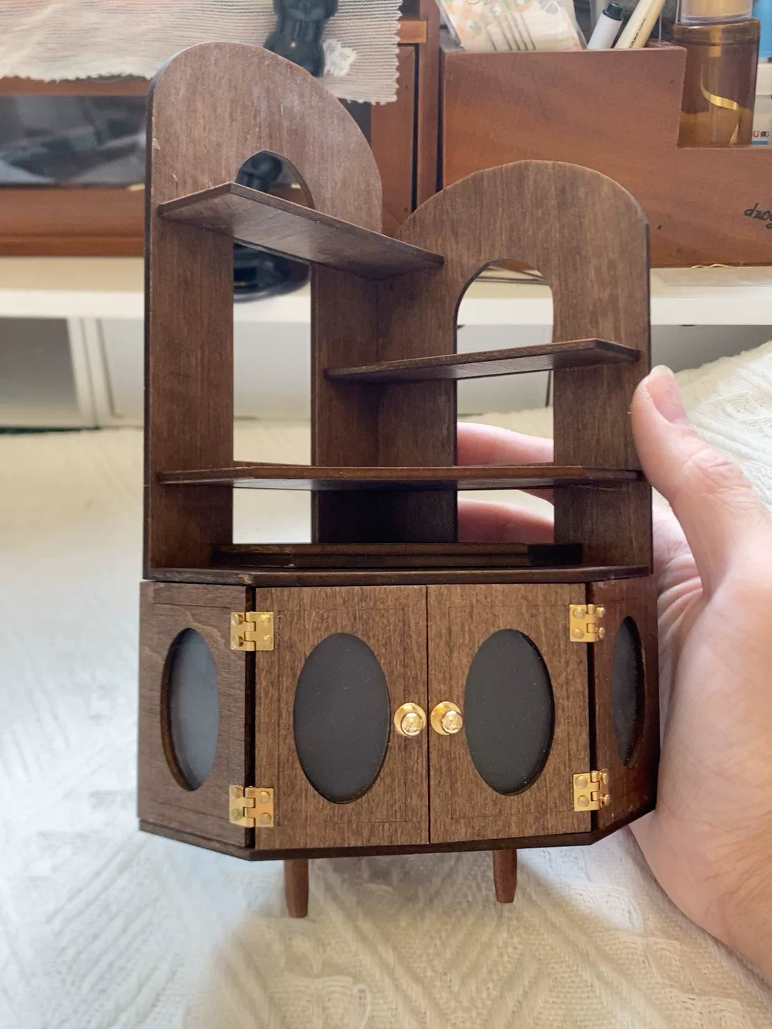 Miniatuur Houten Hoekkast met Gebogen boven