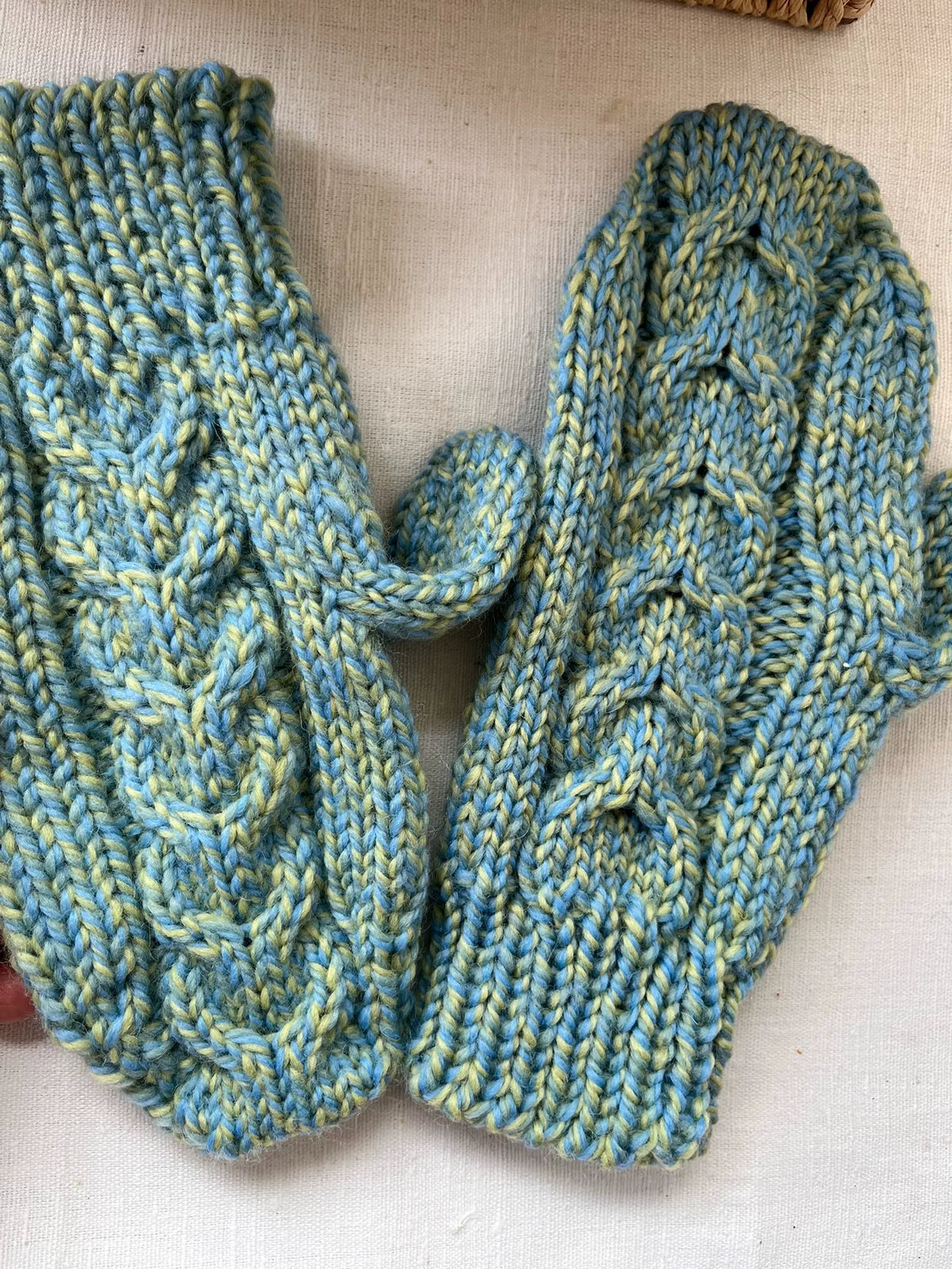 Guantes de trenza de lana pura tejidos a mano