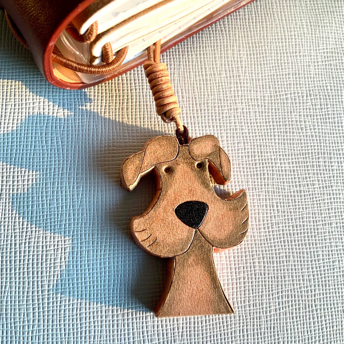 Ensemble de charms en cuir Chien et Hérisson