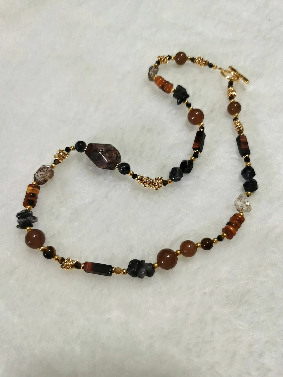 Collier de perles œil de tigre rouge