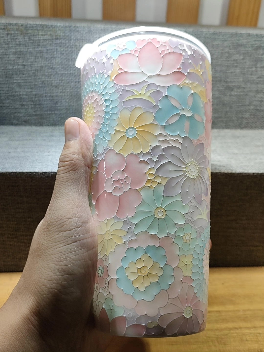 Extragraßer Jingdezhen handbemalterter floraler Keramik-Reisebecher