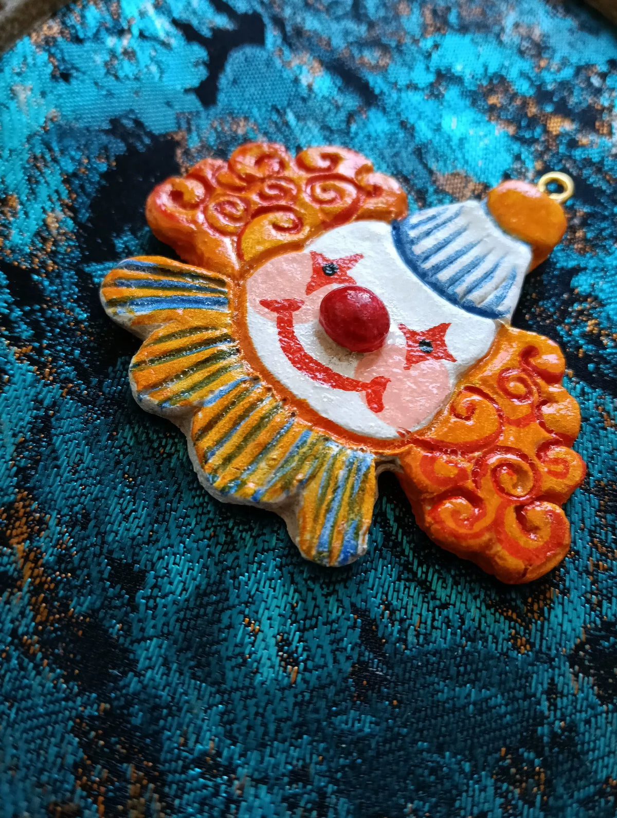 Ciondolo Clown in Argilla Artigianale per Collana e Borsa