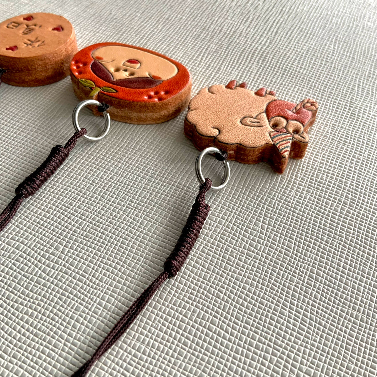 ハンドメイドレザーチャーム イタリアン牛革 キーリング