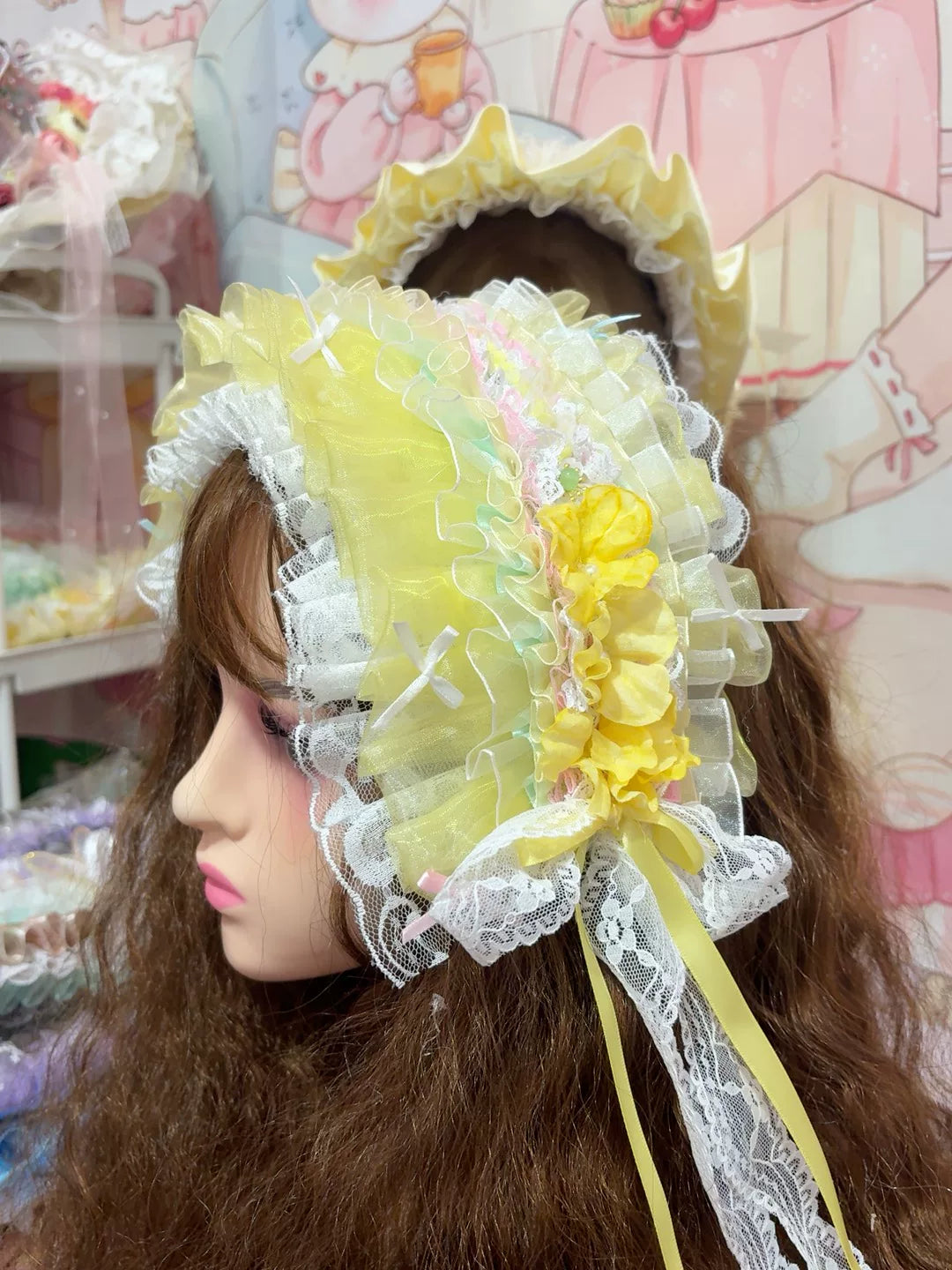 Diadema Lolita amarilla con encaje y flores