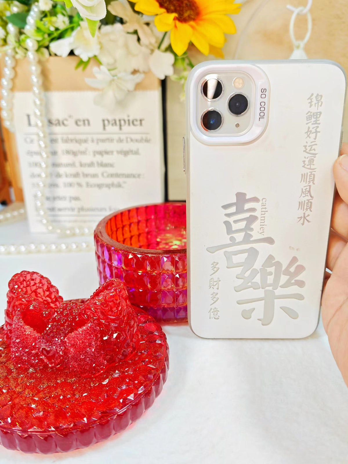 Boîte de rangement en résine rouge holographique avec diamant et nœud