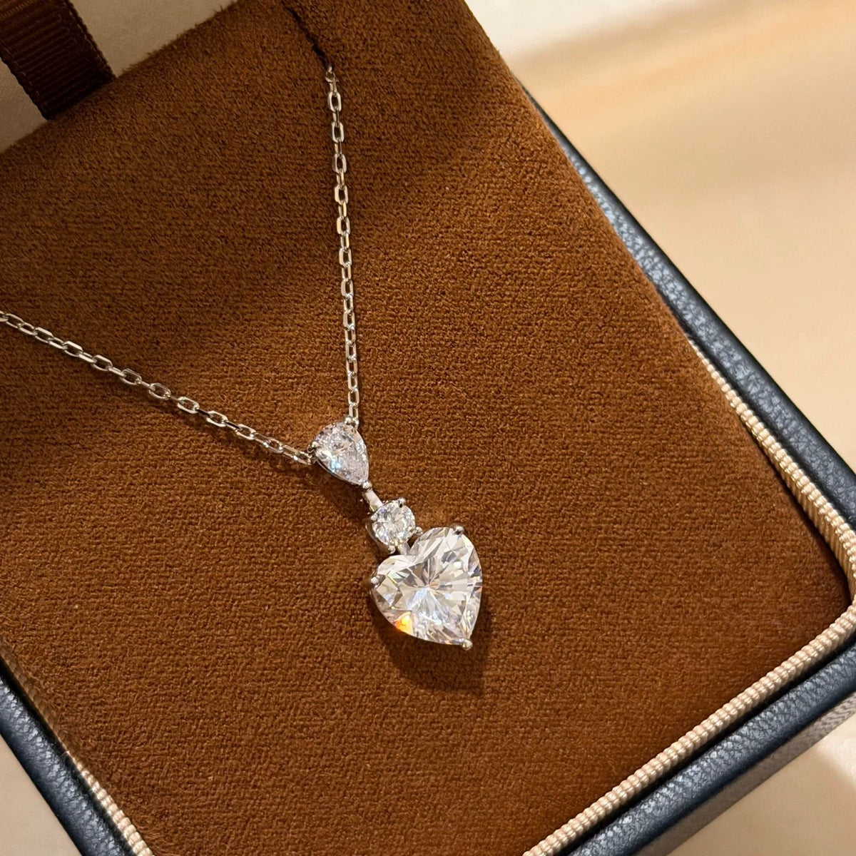 Collana in Argento S925 con Cuore e Nappa a Goccia