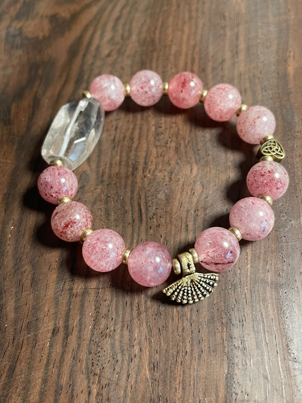 Erdquarz Perlenarmband mit Kupferanhängern