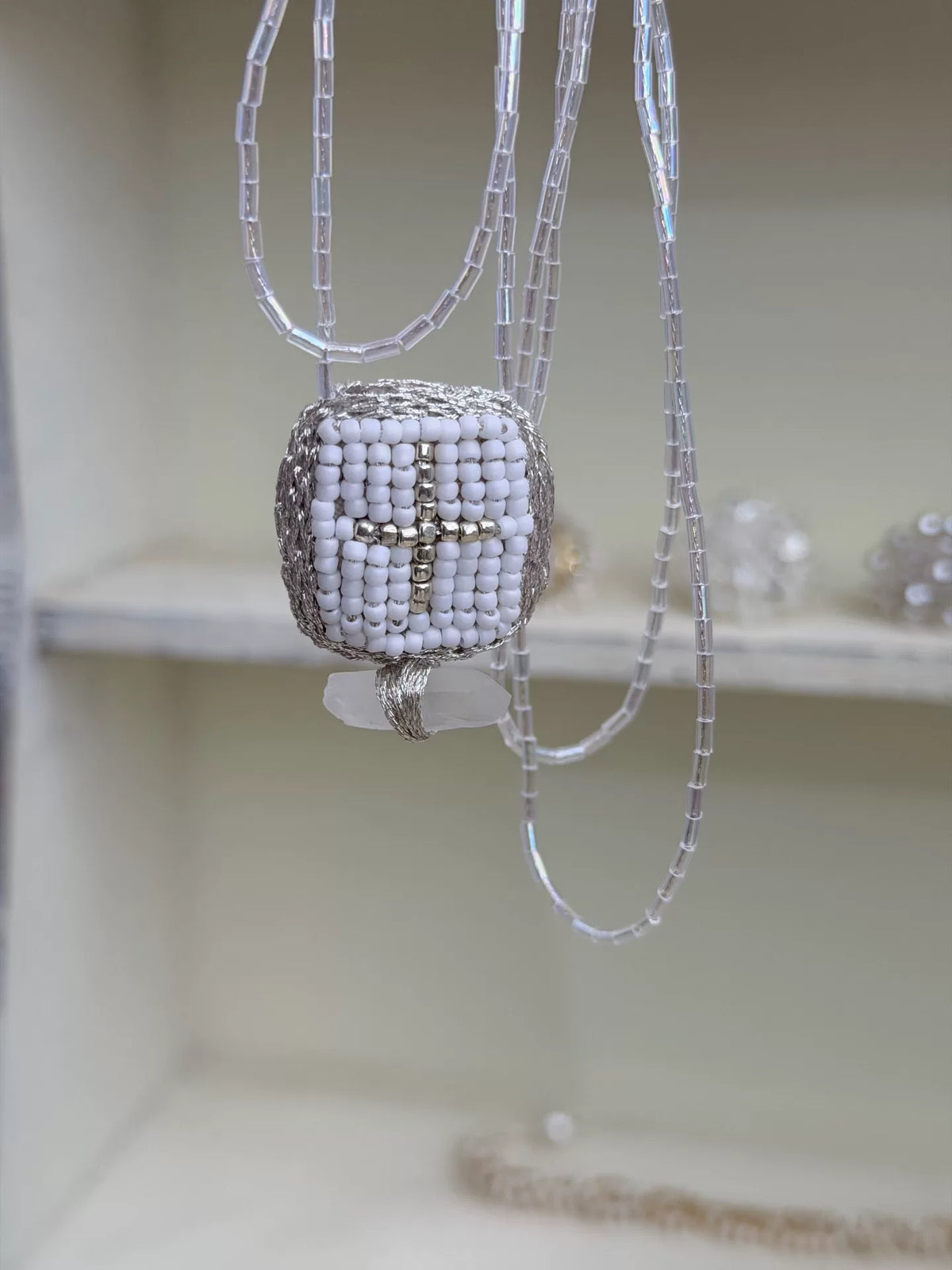 Collana con Ciondolo a Croce in Perline e Quarzo