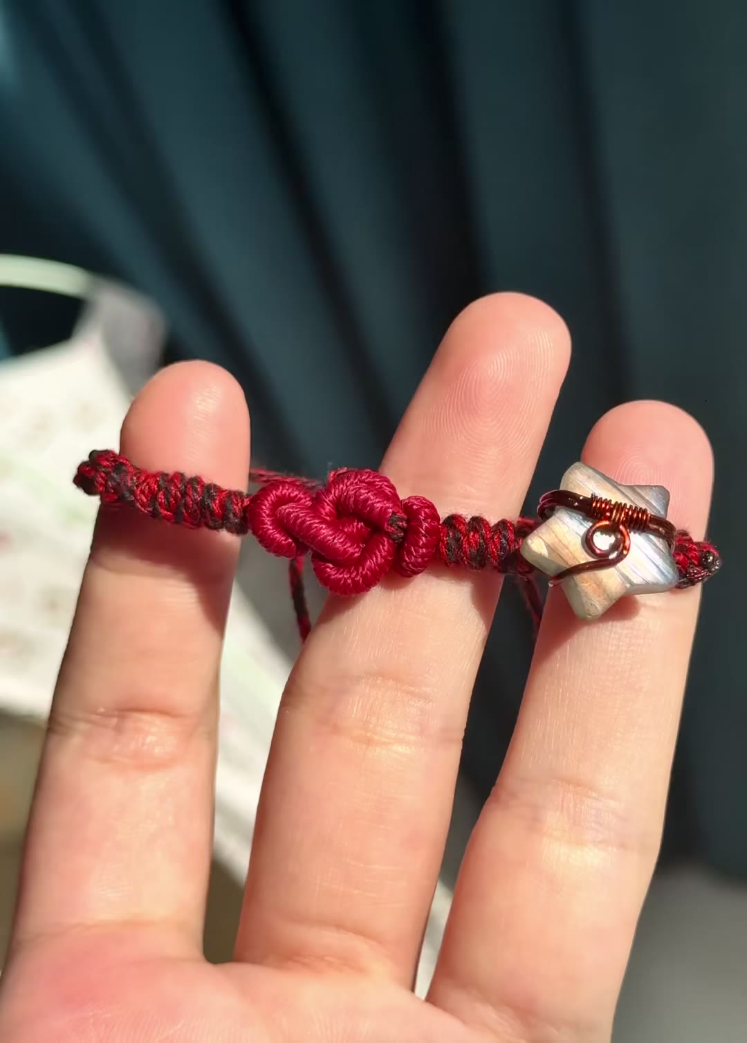 Labradorit-Armband mit geschnitztem Stern und Ruyi-Knoten