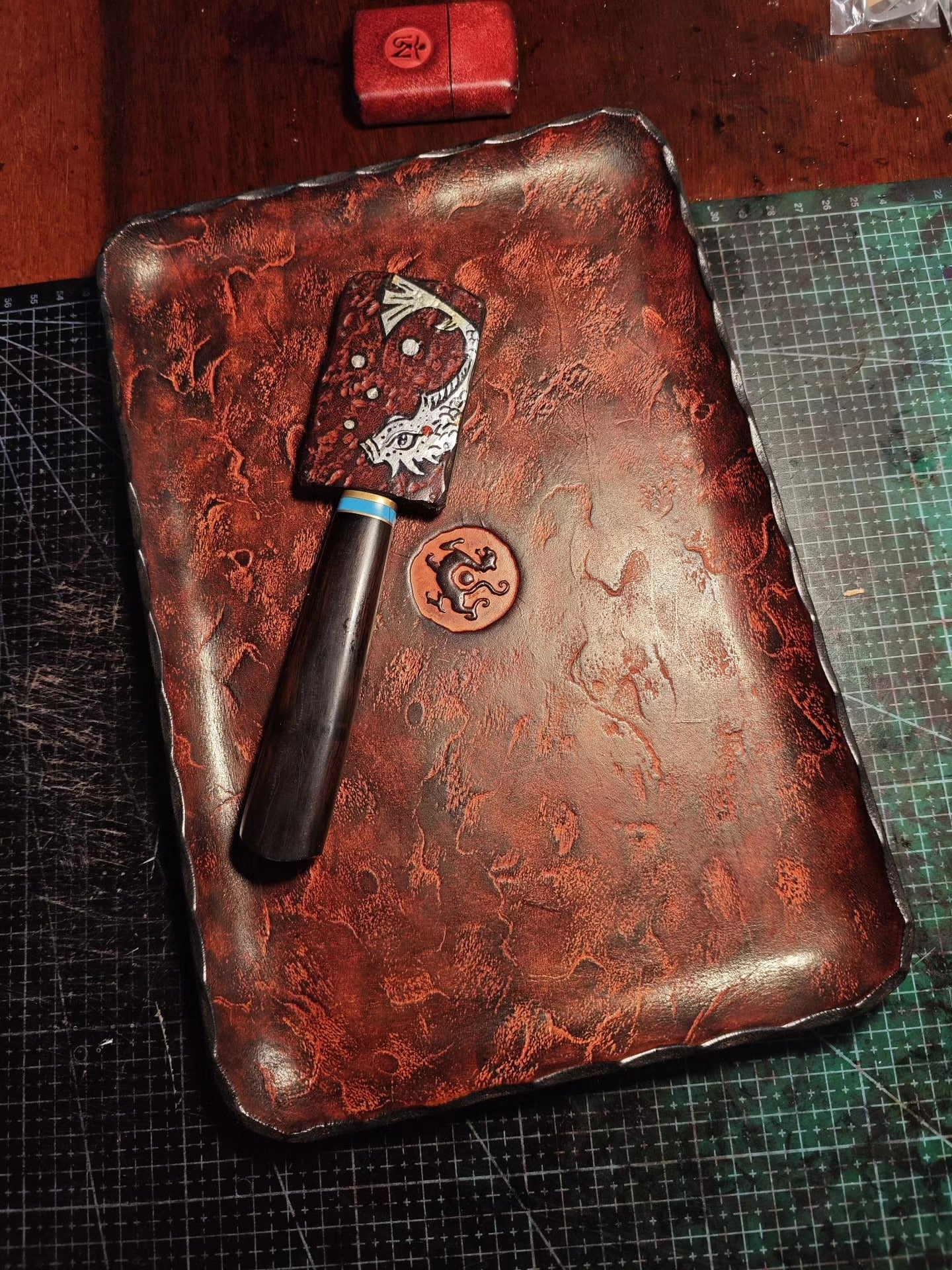 4mm Thick Fat-Tanned Leather Rectangular Tray with Embossed Medallion