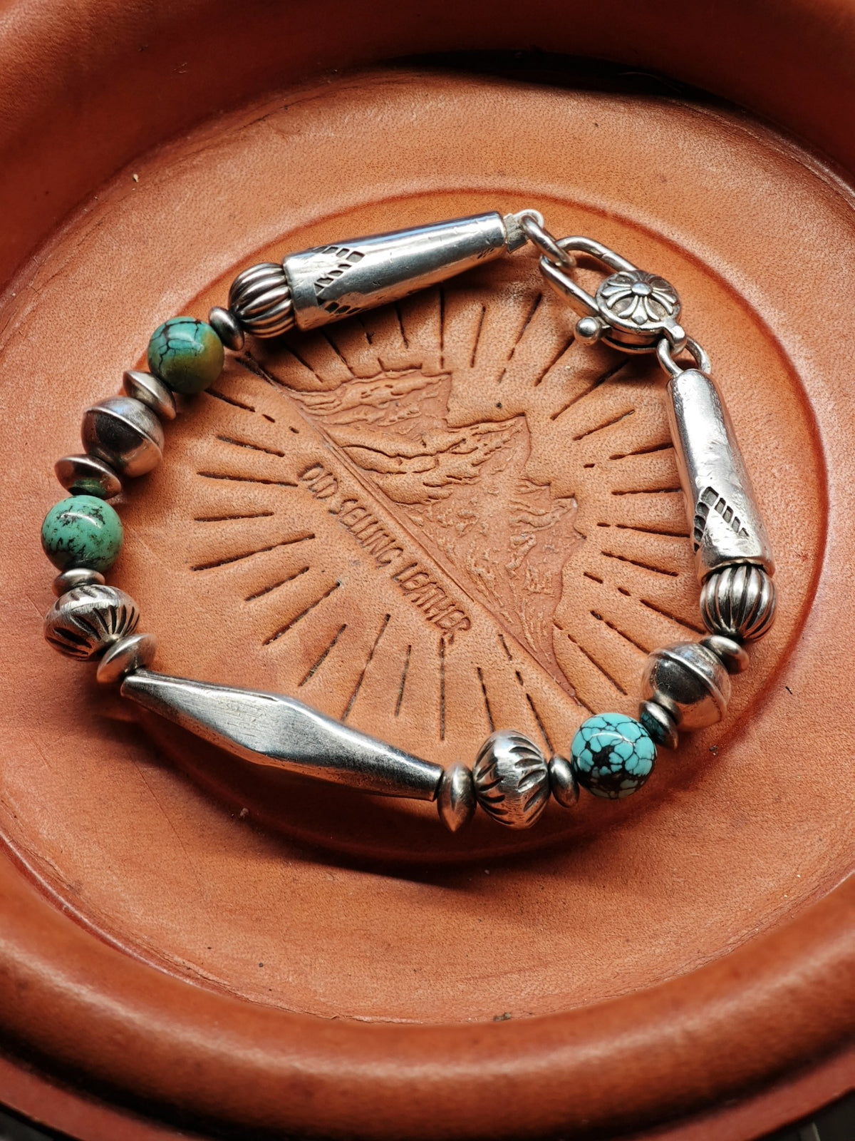 Handgjort armband i 925-silver med turkos