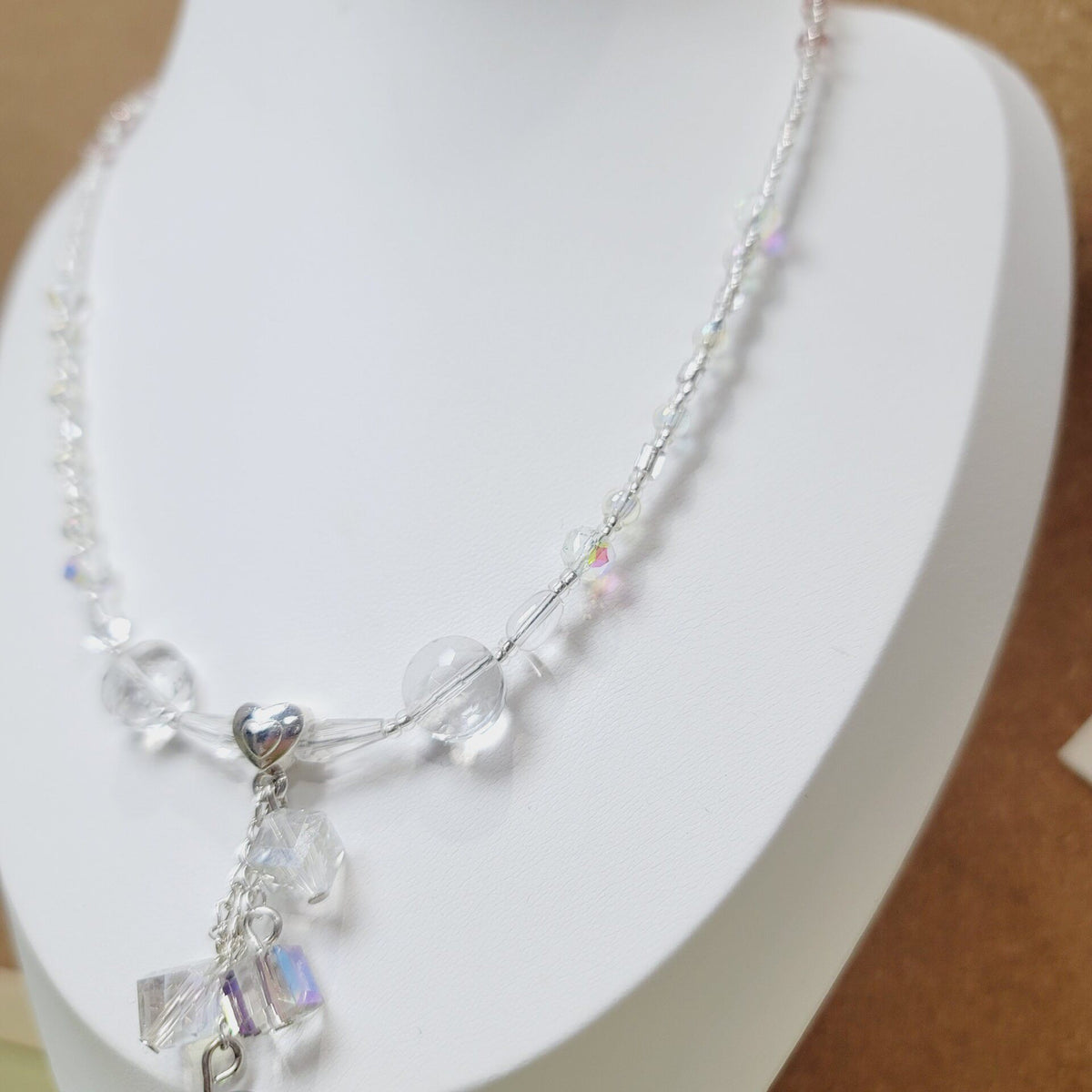 Collier Pendentif Cœur en Perles Blanches Fait Main