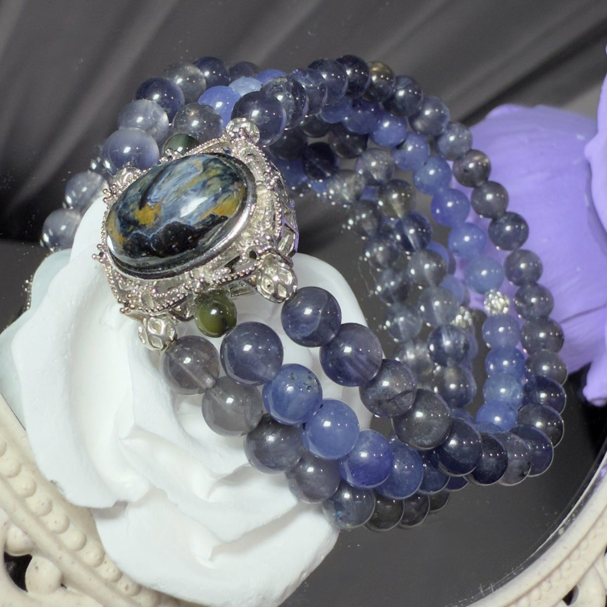 Bracelet à trois rangs de perles de cristal naturel