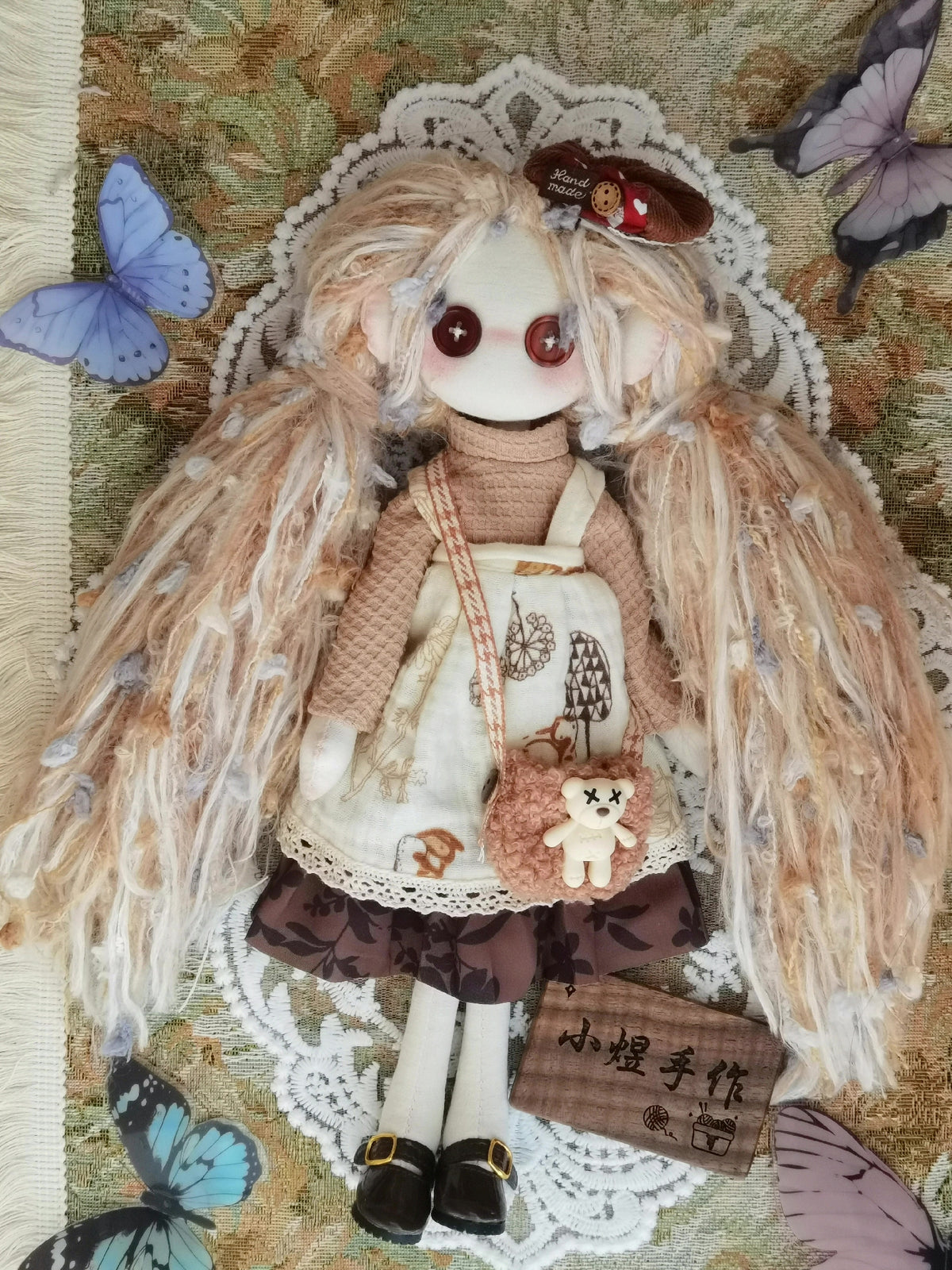 Muñeca de arte hecha a mano con ojos de botón 30 cm