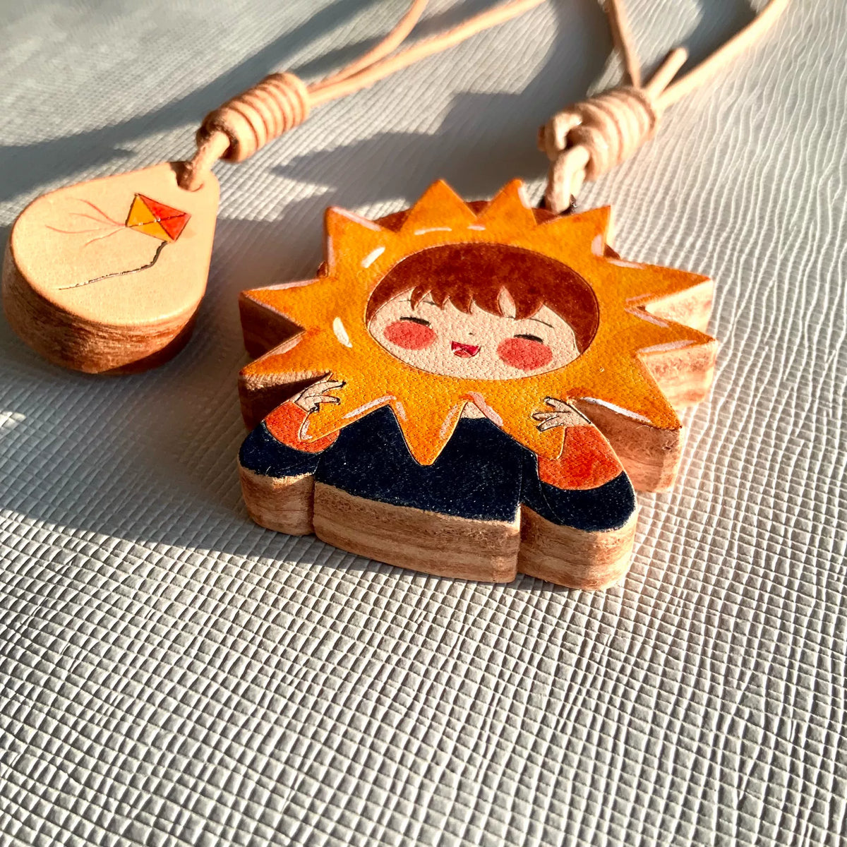 Handbeschilderd Leren Zon Charm Set