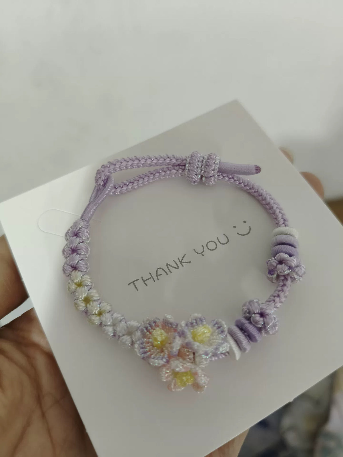 Braccialiale in cordino intrecciato a mano con margherite e lavanda