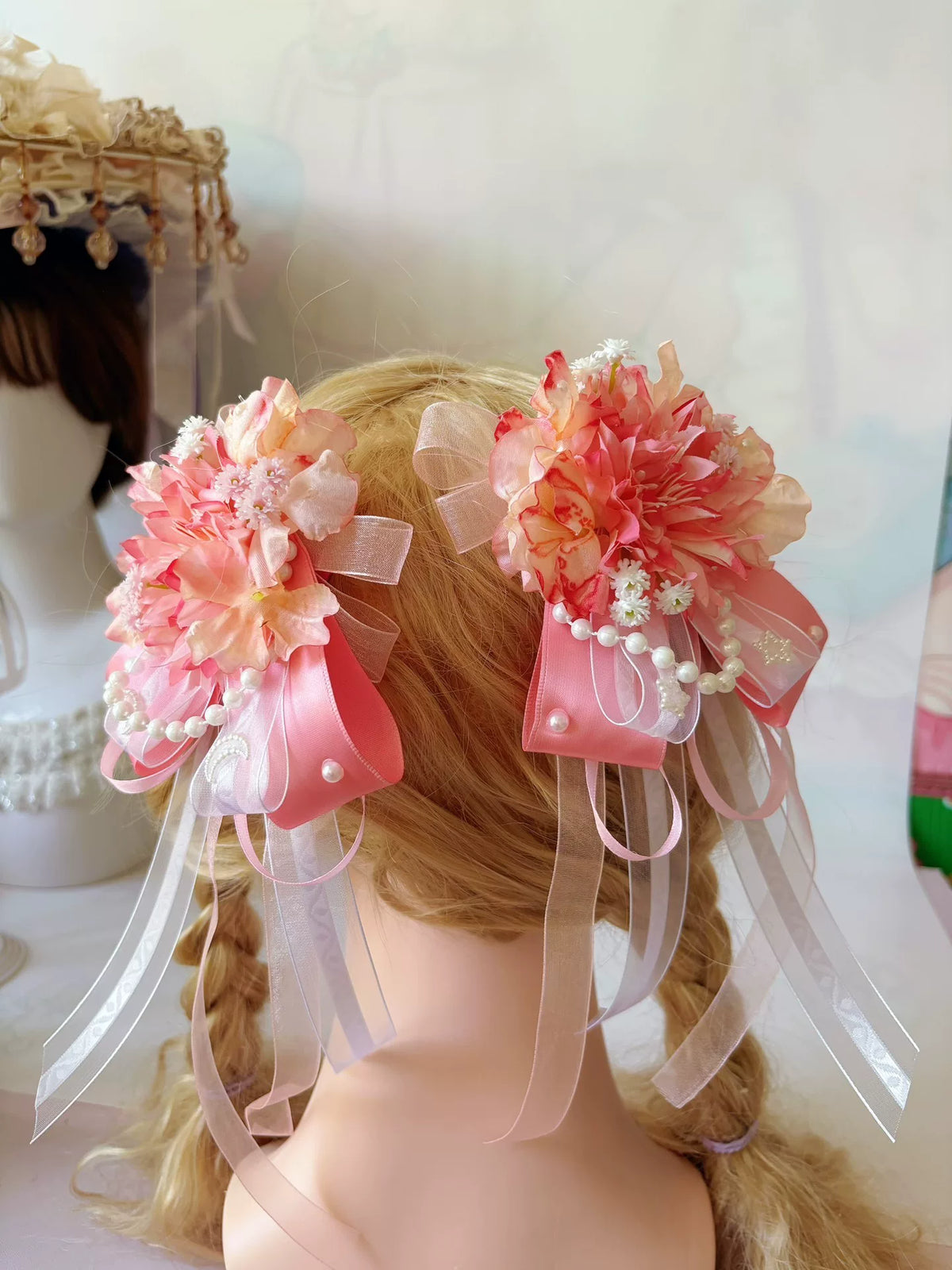 Roze Lolita handakte haarornels met bloemen en parelen