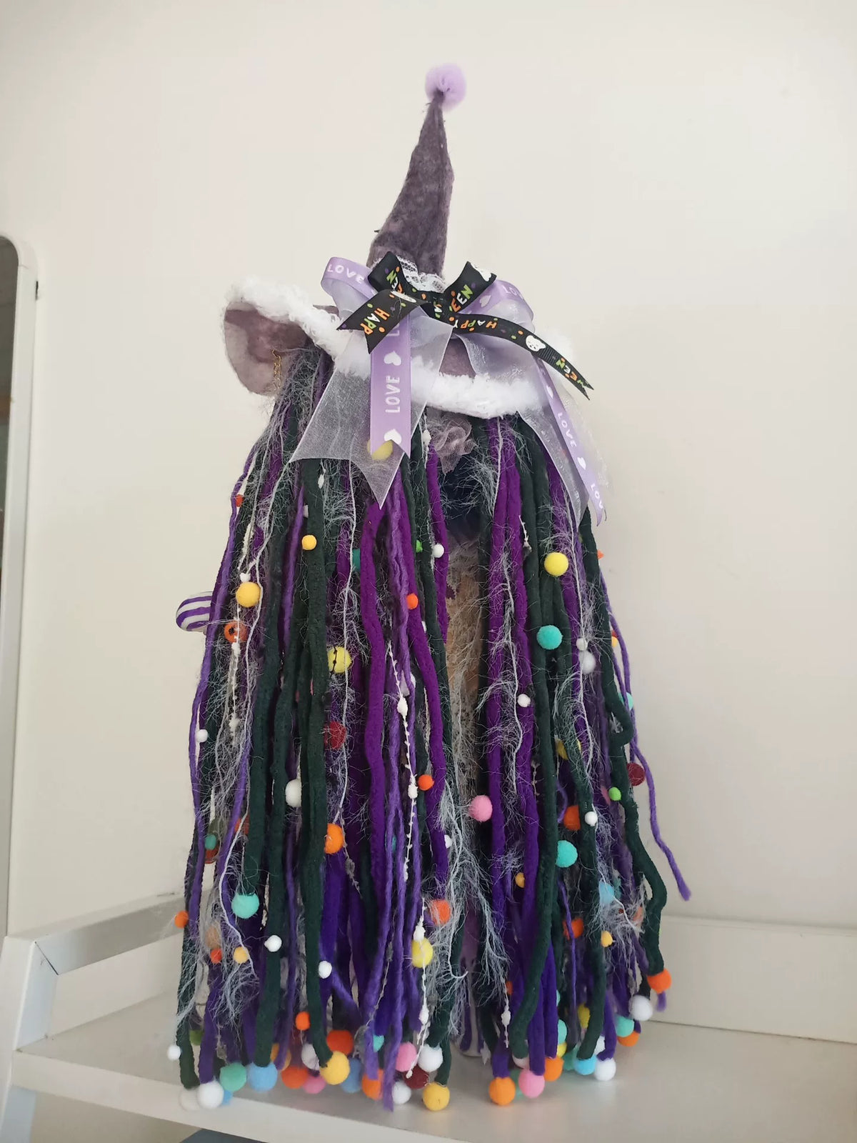 Figurine de sorcière d'Halloween avec boîte en bois