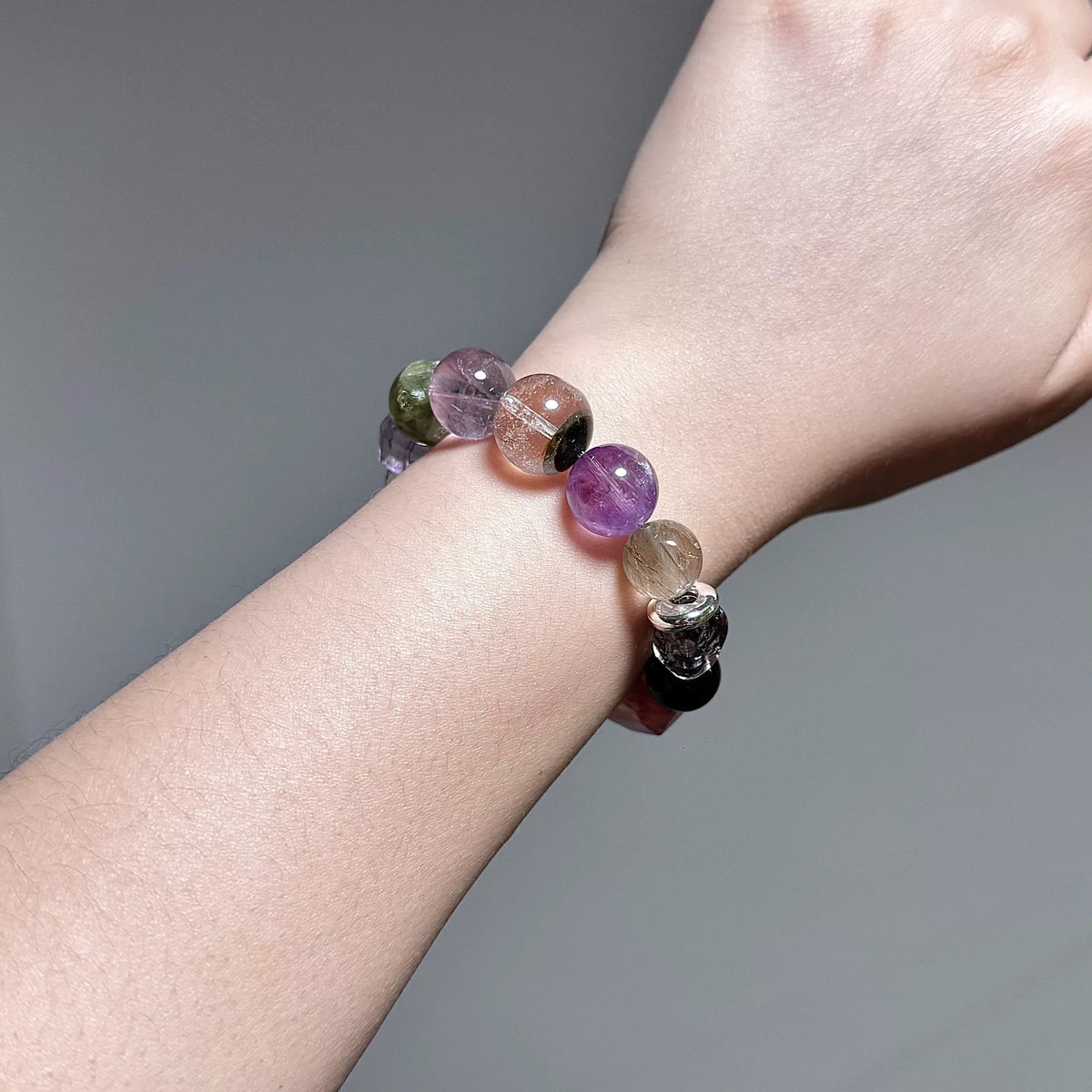 Naturligt kristallarmband med 13mm pärlor