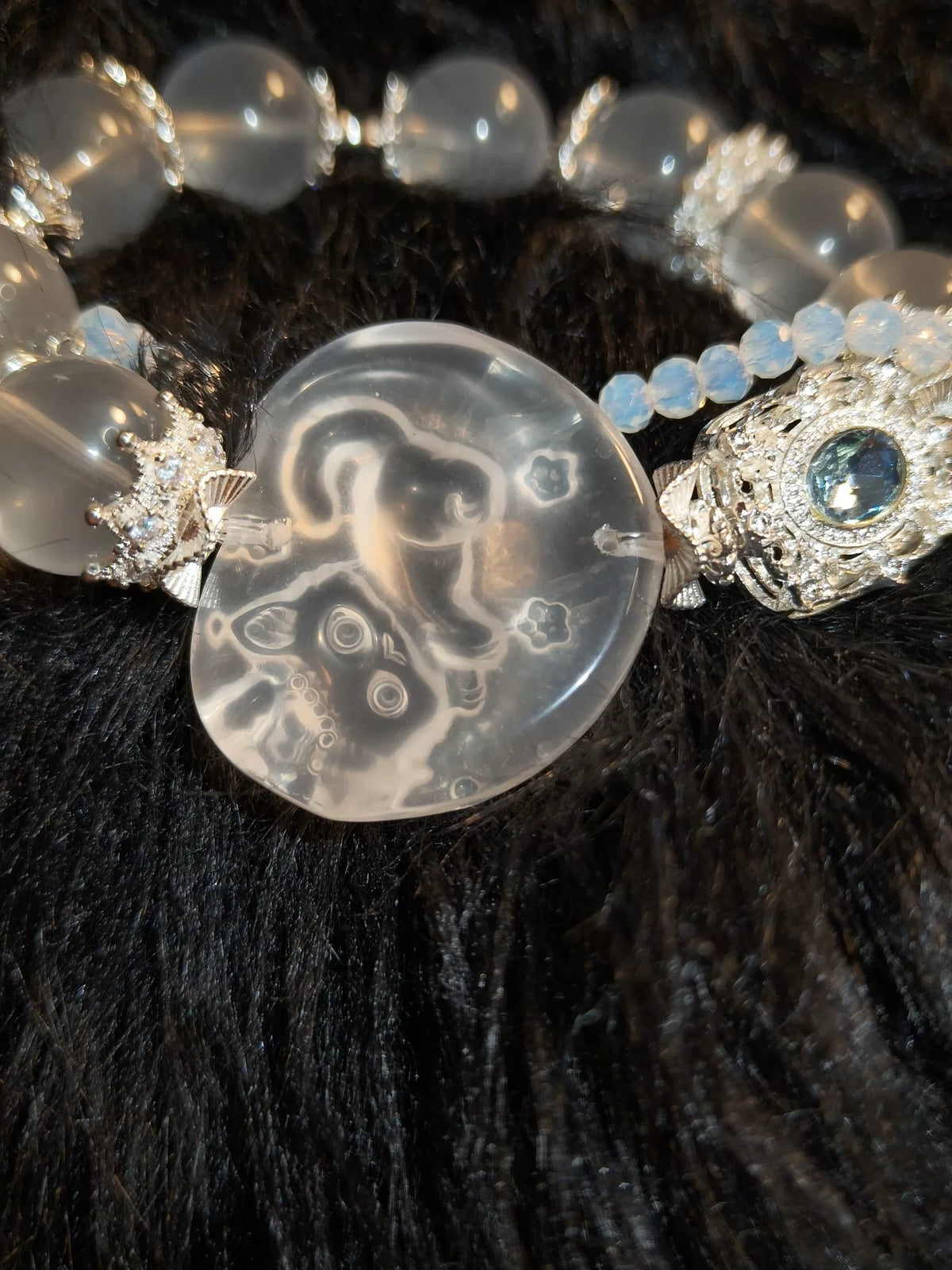 Bracelet Breloque Renard en Cristal Blanc Laiteux