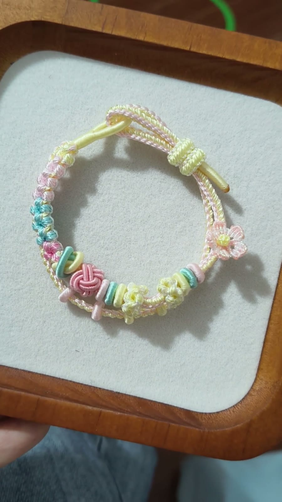 Pulseira Trançada à Mão Gradiente Pastel