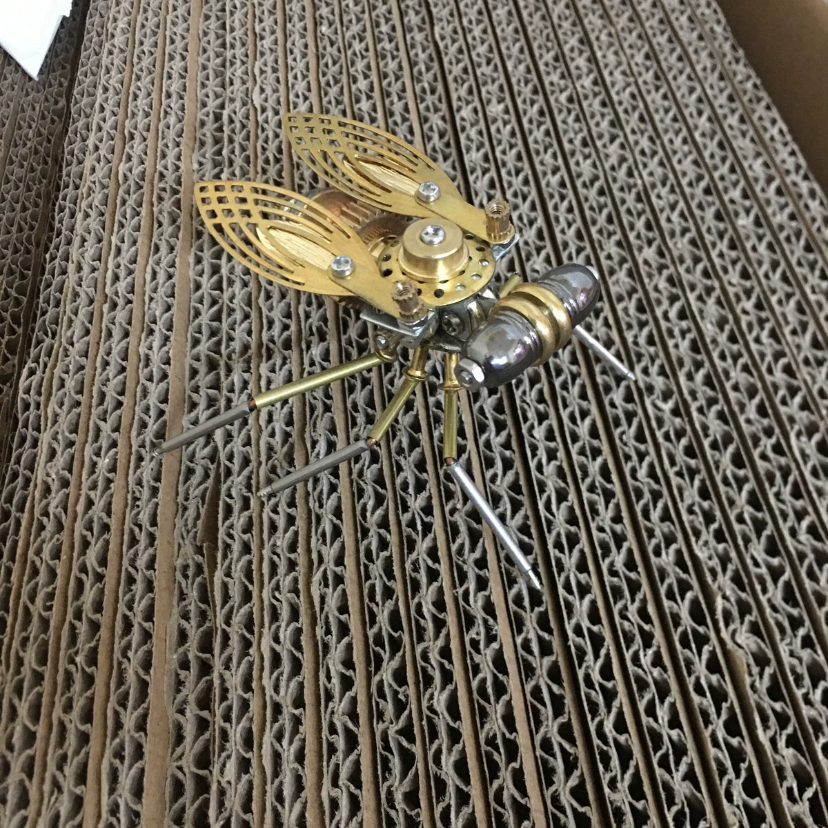 Steampunk Mechanische Insektenskulptur aus Messing