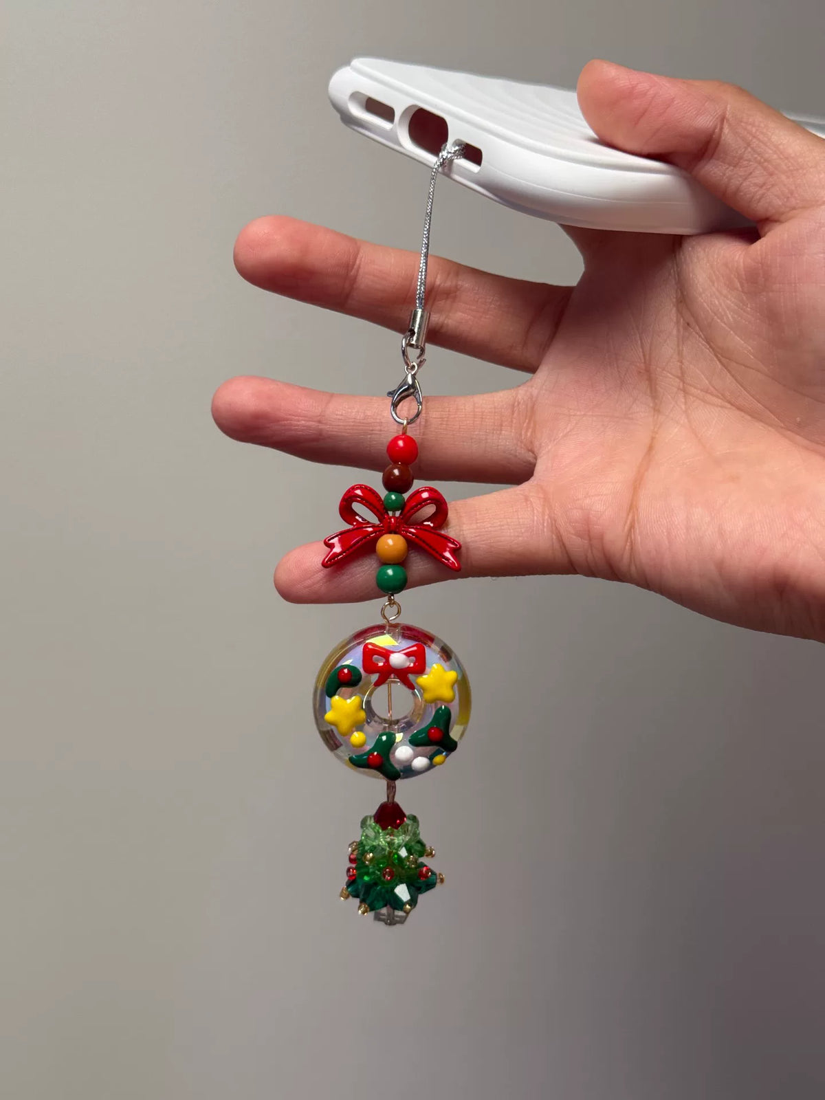 Correa de cuentas para Navidad para móvil y bolso hecha a mano