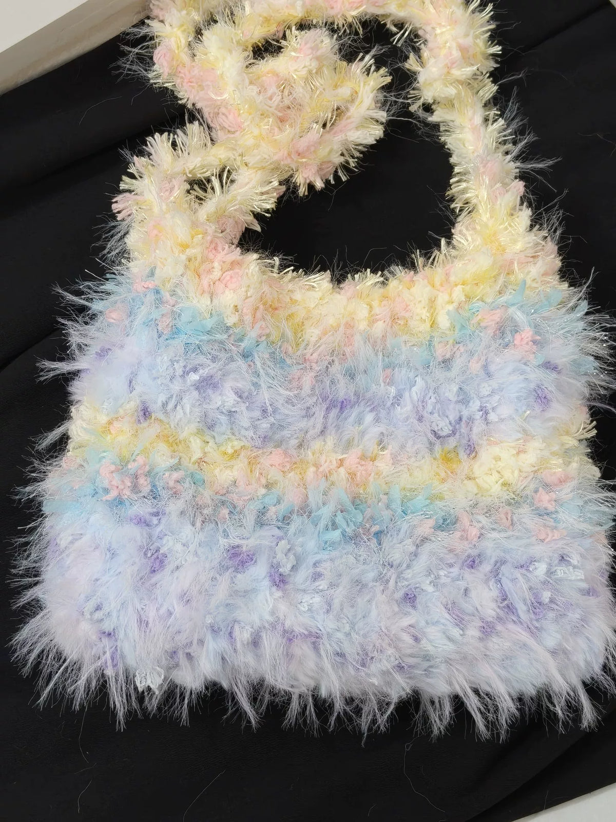 Handgehäkelte Handtasche aus Pastell-Flauschgarn