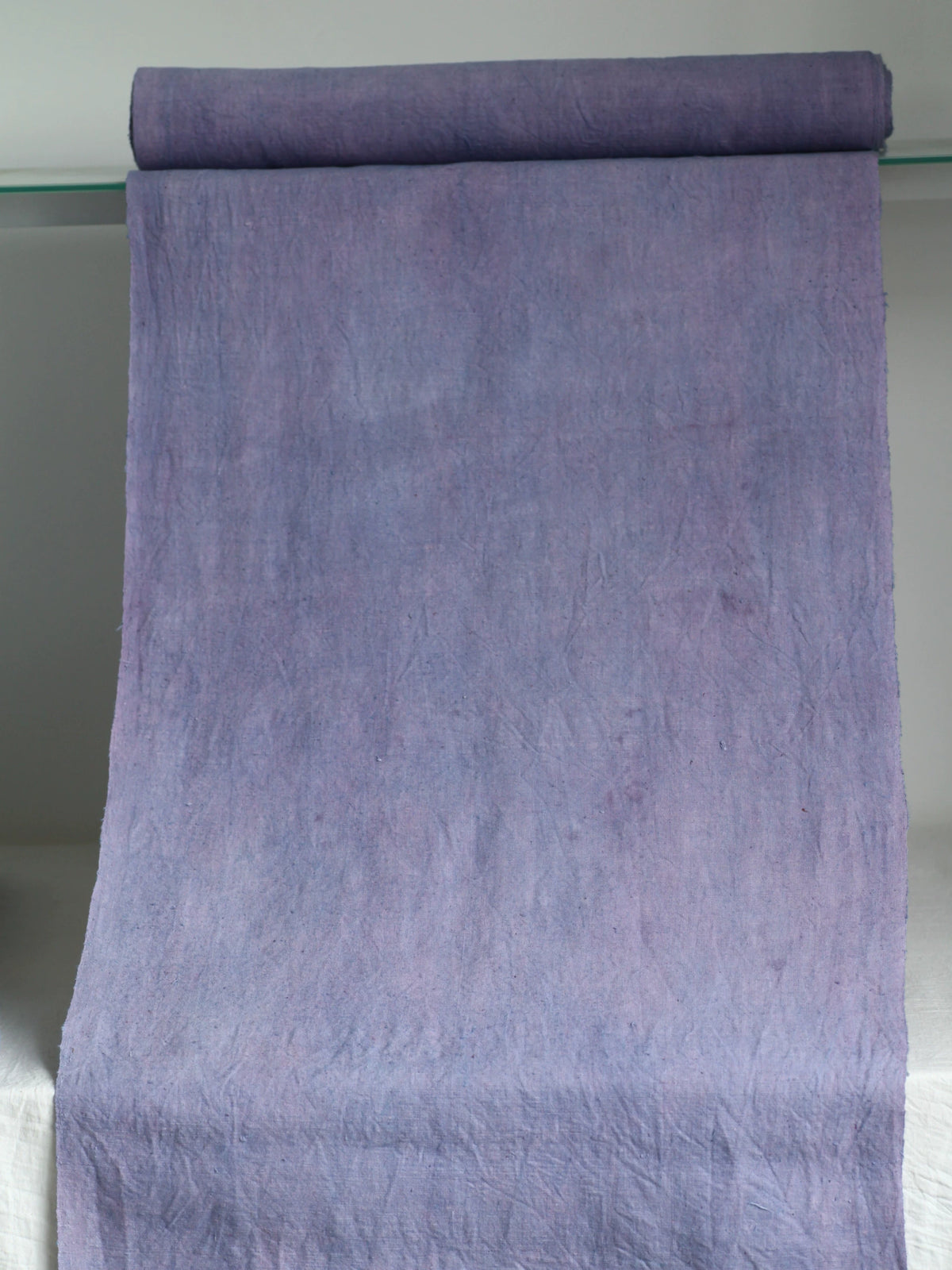 Tissu de coton tissé à la main violet grisâtre teinté végétement