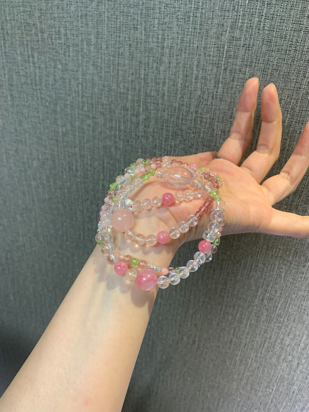 Pulseira de Três Voltas de Quartzo Rosa e Morango com Pedras Preciosas