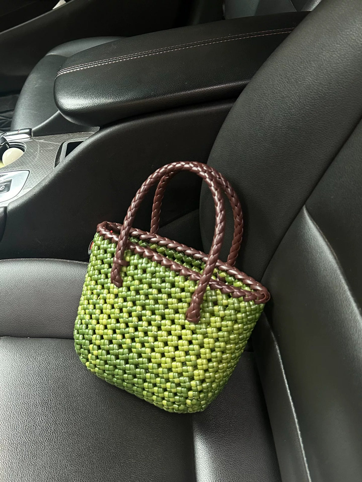 Bolsa de Vime em Gradiente Verde Tecida à Mão