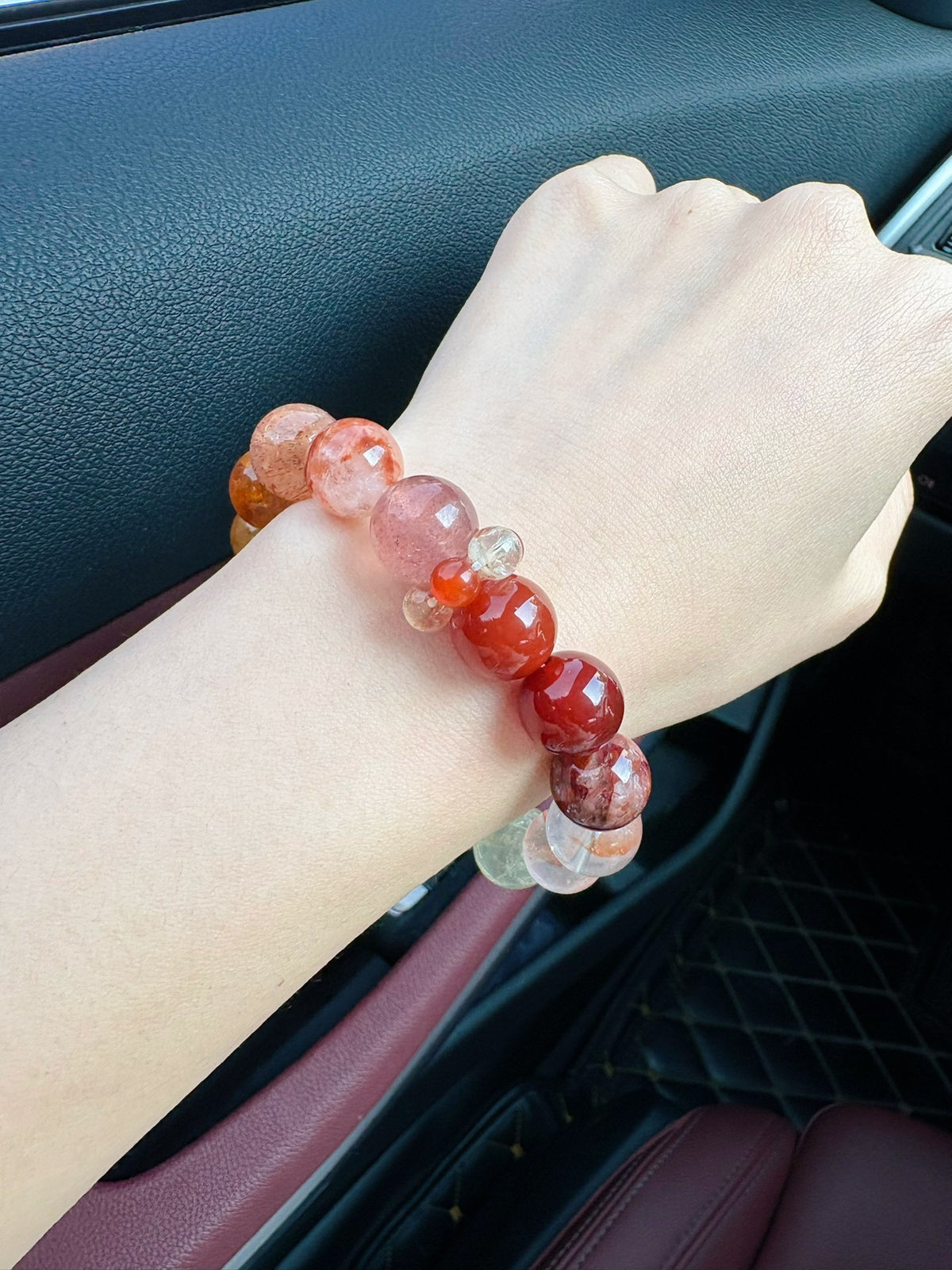 Bracelet en perles de pierres fines rouges et jaunes