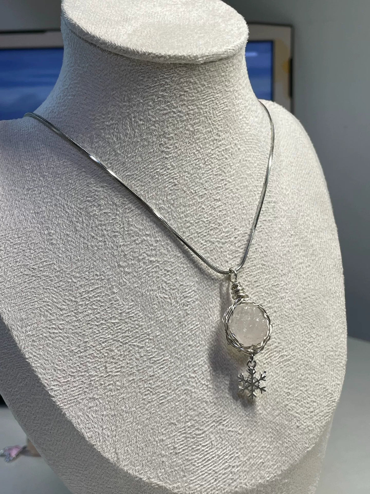 Colar de Pendente de Cristal Branco Bruto Feito à Mão