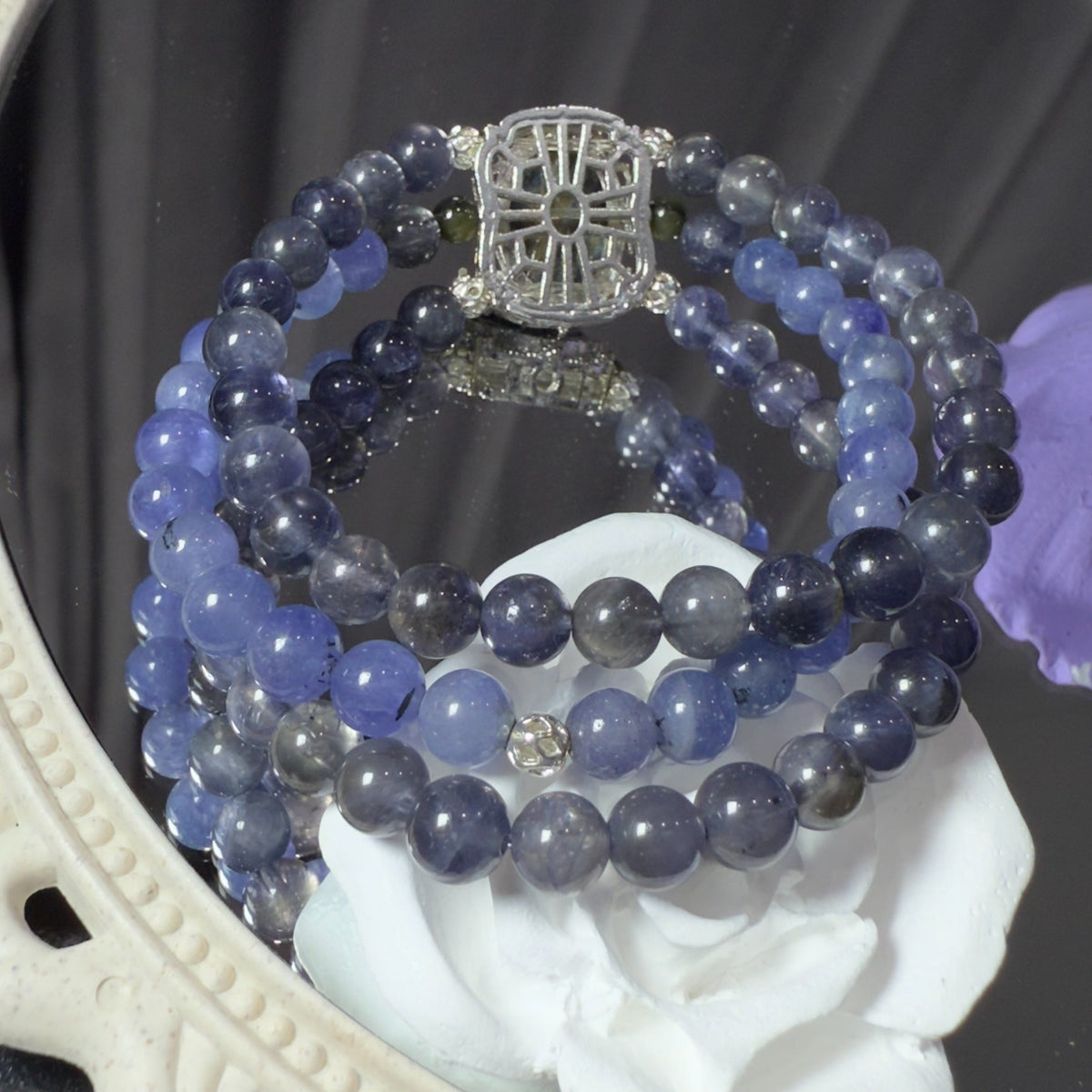 Bracelet à trois rangs de perles de cristal naturel
