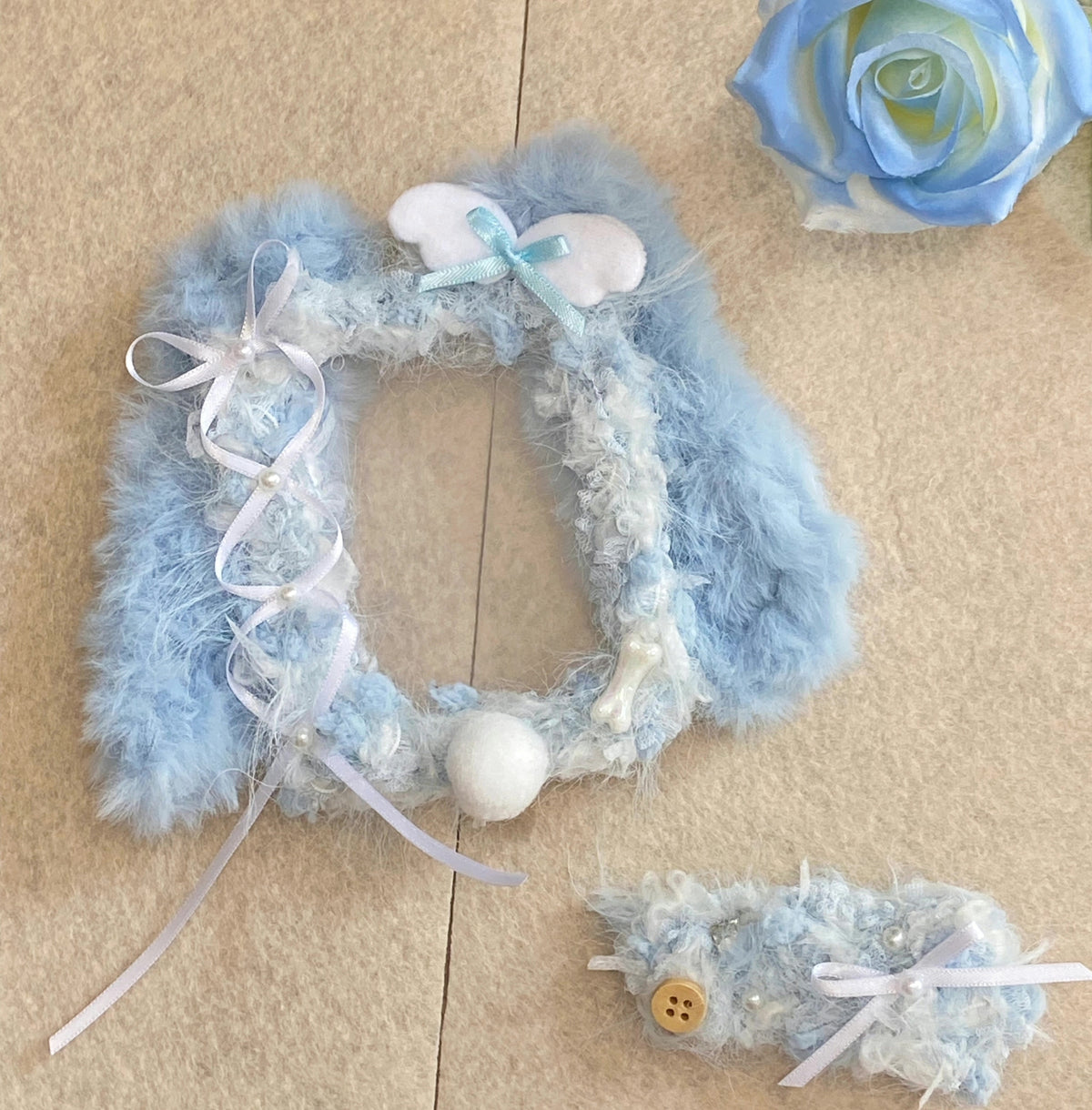 Blaues Kartenhalter- und Haarspangen-Set mit Hasenohren
