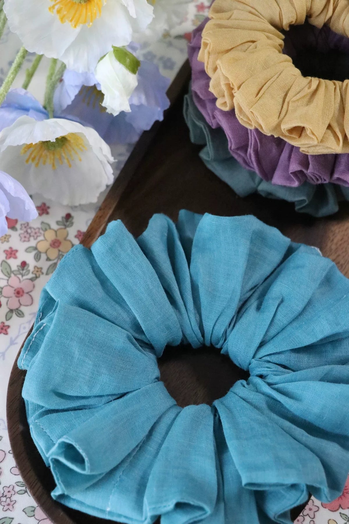 Handgakte 100 Count Ramie Saffierblauwe Scrunchie