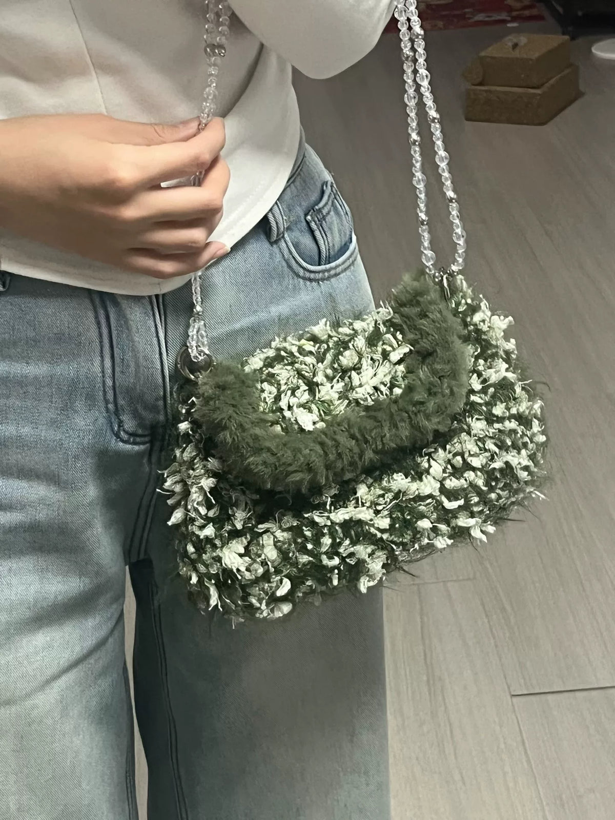 Petit sac vert en fil mélangé à la main