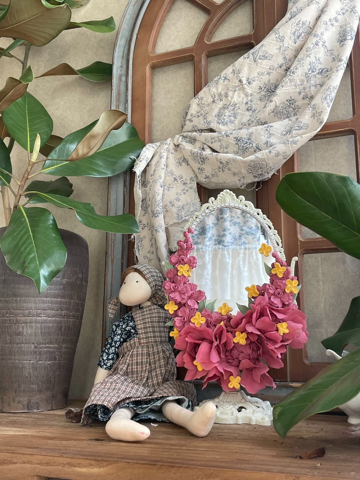 Oval Clay Flower Decor Mirror
