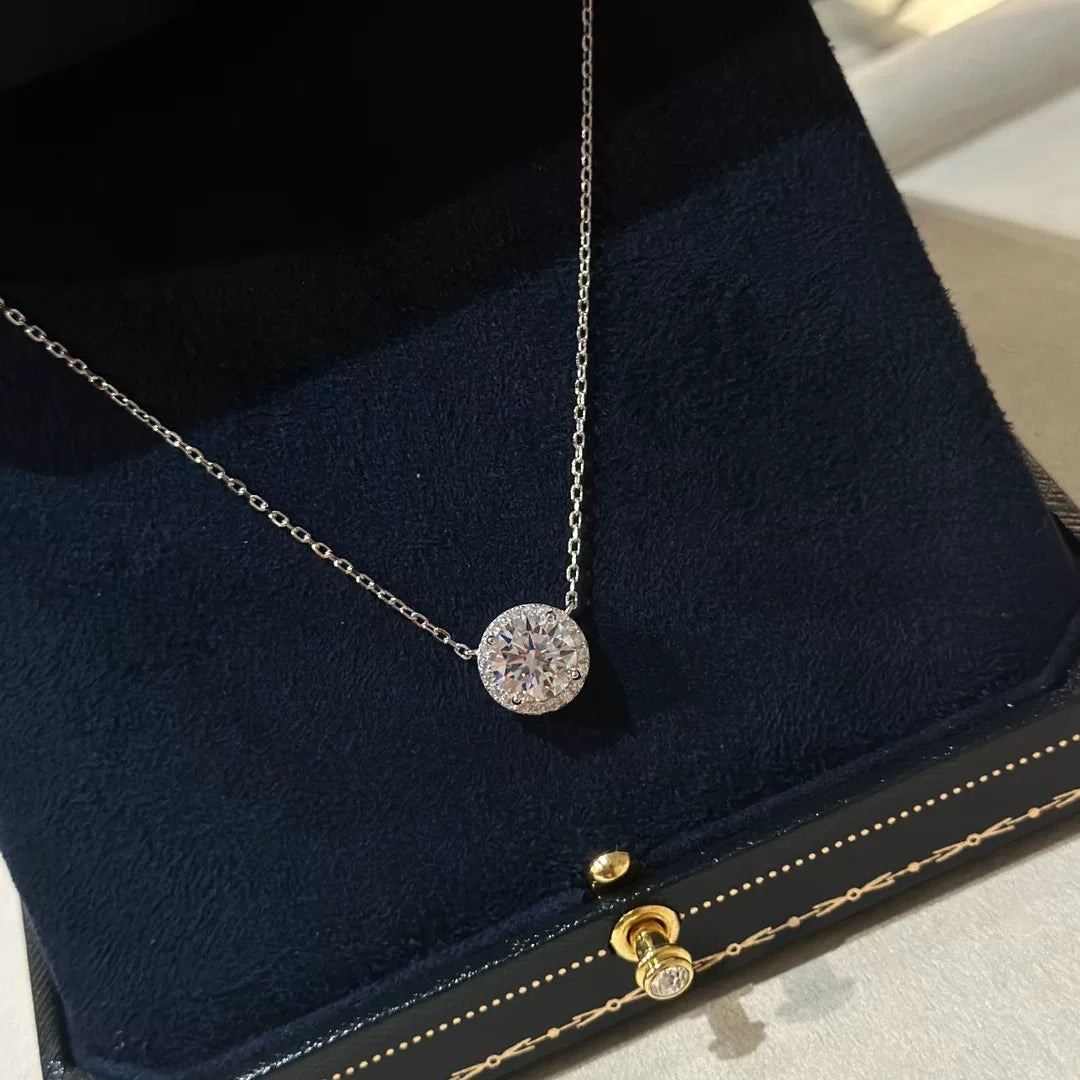 Collar de plata S925 con halo redondo de tres quilates