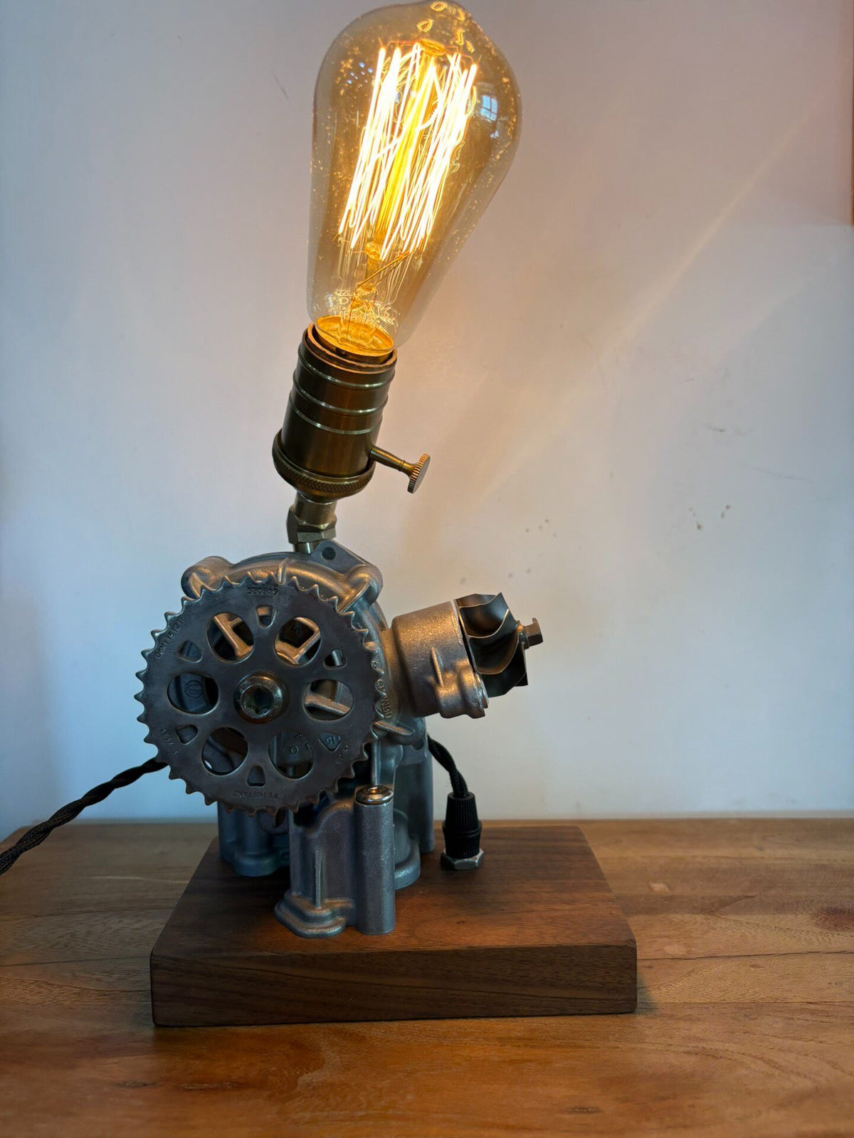 999596952045 - Image 1